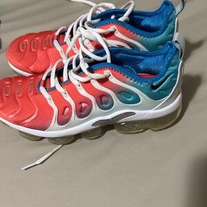 Nike Kids Red and Blue Gradient Sneakers